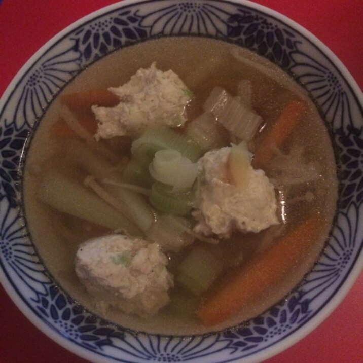 野菜たっぷり！鶏団子スープ